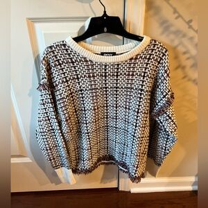 DKNY Women's Black and White Textured Sweater Size Small
